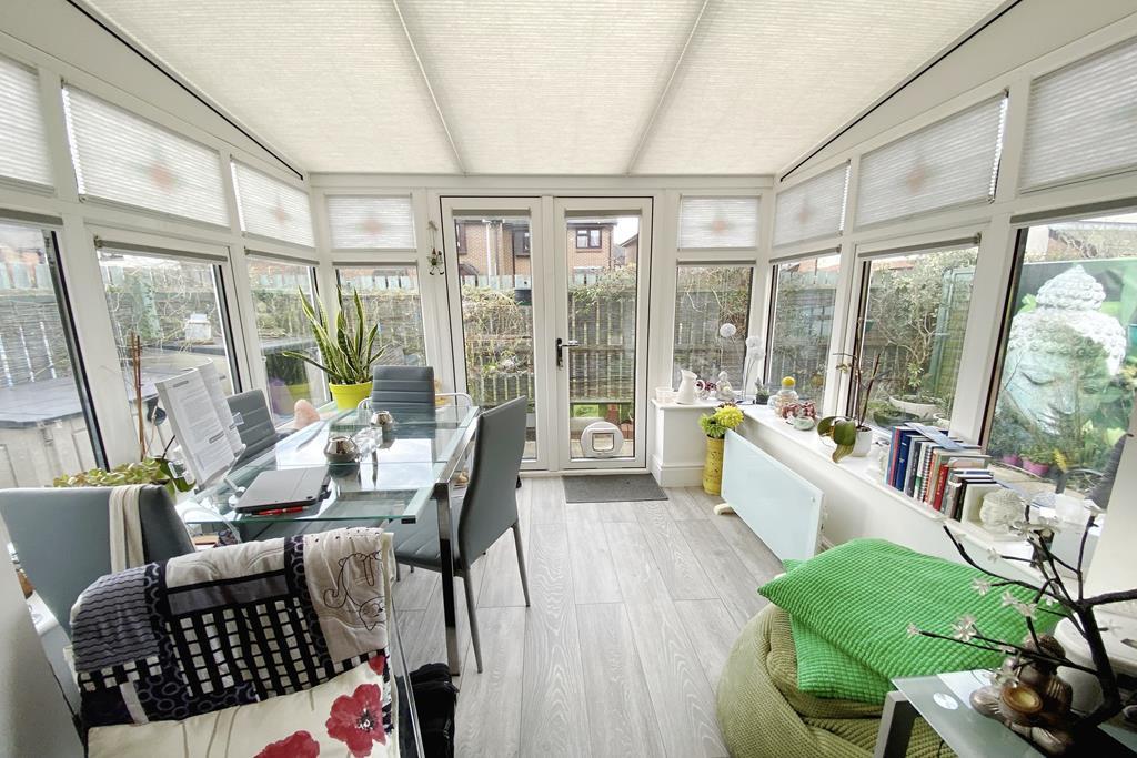 Delightful 1-Bedroom Town House within walking...