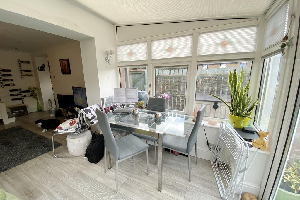 Delightful 1-Bedroom Town House within walking...