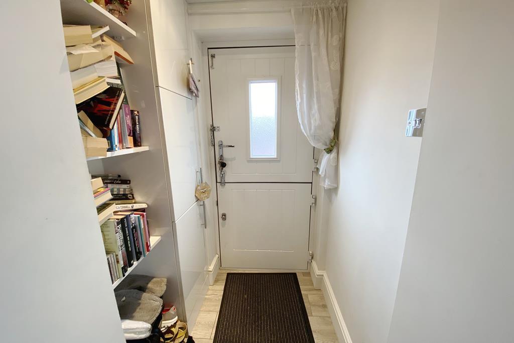 Delightful 1-Bedroom Town House within walking...