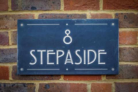 8 Minster Road, Godalming, GU7 1SP