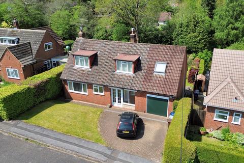 4 bedroom detached house for sale, Keswick Road, Surrey GU8