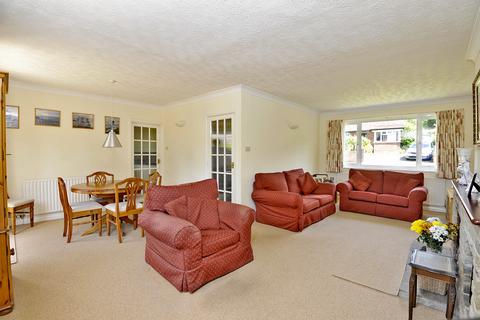 4 bedroom detached house for sale, Keswick Road, Surrey GU8