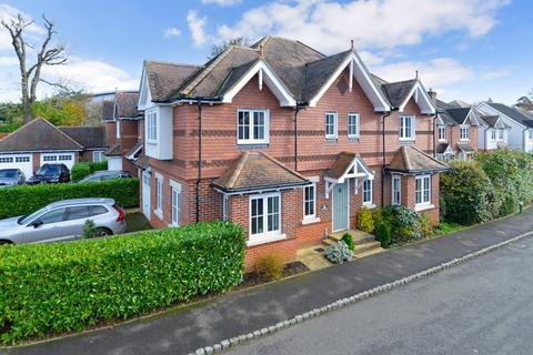 4 bedroom detached house for sale, Admiral Way, Surrey GU7