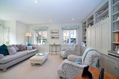 38 Admiral Way, Godalming, GU7 1QN