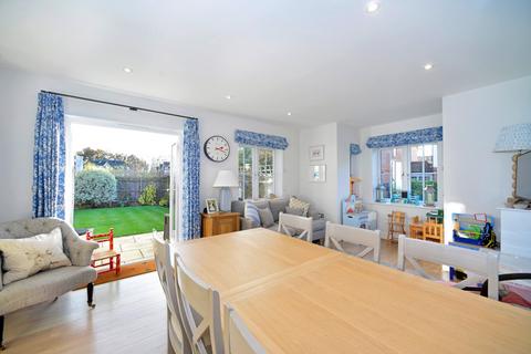 38 Admiral Way, Godalming, GU7 1QN