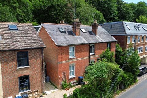 47 Brighton Road, Godalming, GU7 1NT