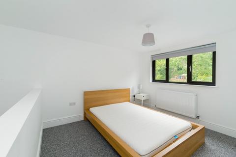 47 Brighton Road, Godalming, GU7 1NT