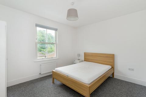 47 Brighton Road, Godalming, GU7 1NT