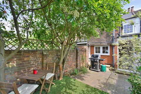 57 Kings Road, Godalming, GU7 3EX