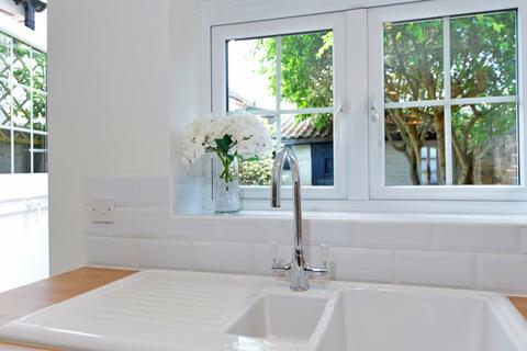 57 Kings Road, Godalming, GU7 3EX