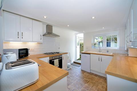 57 Kings Road, Godalming, GU7 3EX