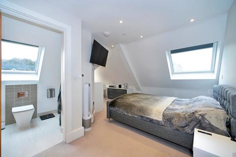 2 bedroom flat for sale, Croft Road, Godalming GU7