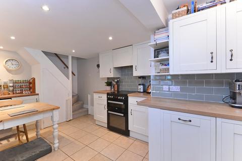 20 Kings Road, Godalming, GU7 3ET