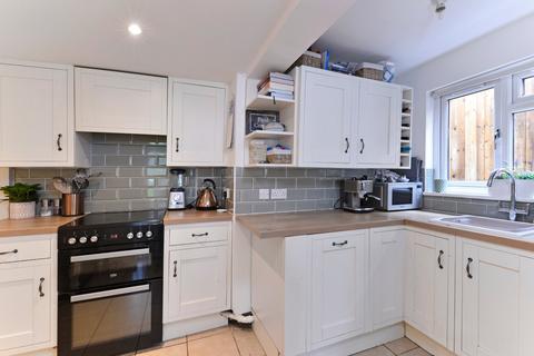20 Kings Road, Godalming, GU7 3ET