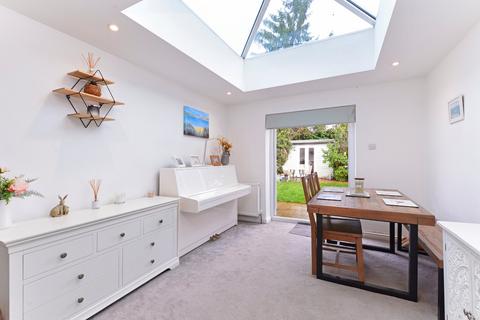20 Kings Road, Godalming, GU7 3ET