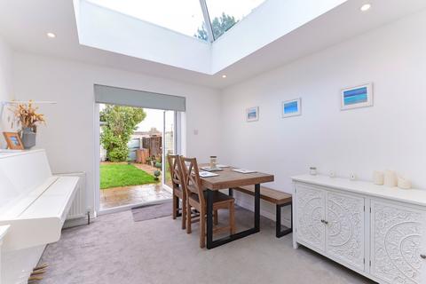 20 Kings Road, Godalming, GU7 3ET