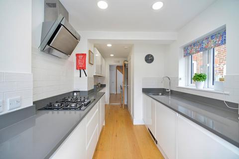 3 Latimer Road, Godalming, GU7 1BL