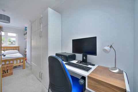 3 Latimer Road, Godalming, GU7 1BL