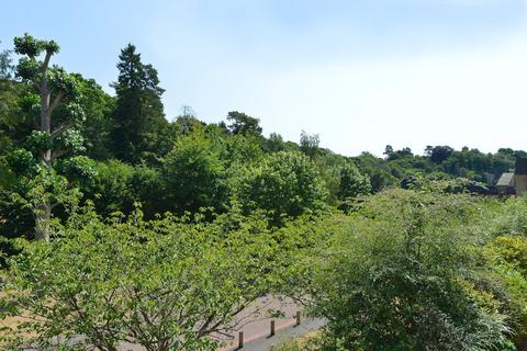 44 Chapel Fields, Godalming, GU7 2BX