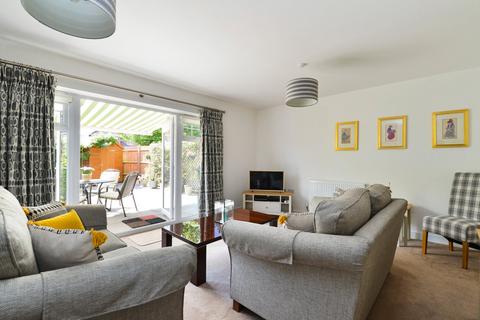 5 Bircholt Grove, Godalming, GU7 1GD