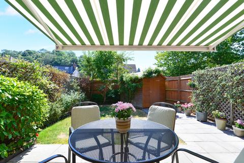 5 Bircholt Grove, Godalming, GU7 1GD