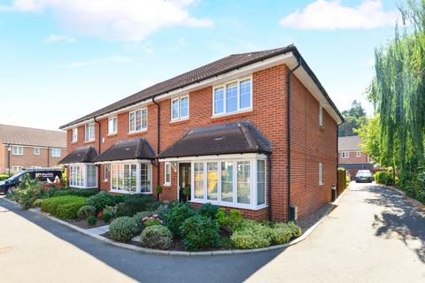 5 Bircholt Grove, Godalming, GU7 1GD