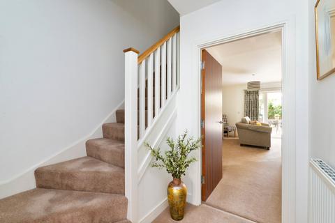 5 Bircholt Grove, Godalming, GU7 1GD