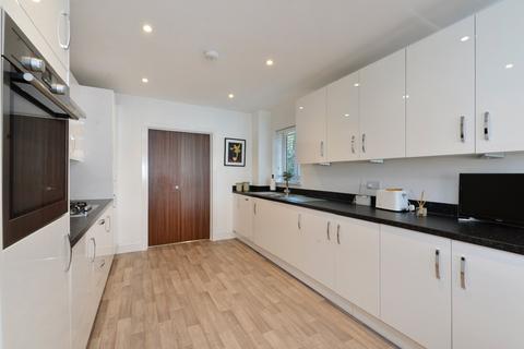 5 Bircholt Grove, Godalming, GU7 1GD