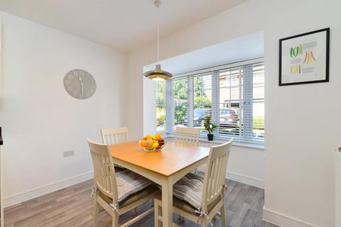 5 Bircholt Grove, Godalming, GU7 1GD
