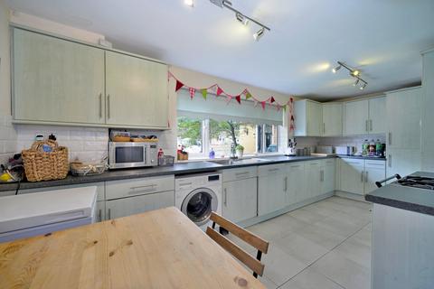 7 Downer Meadow, Godalming, GU7 3SY