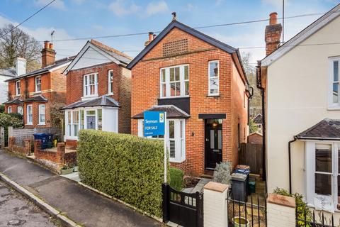 5 Dean Road, Godalming, GU7 2PJ