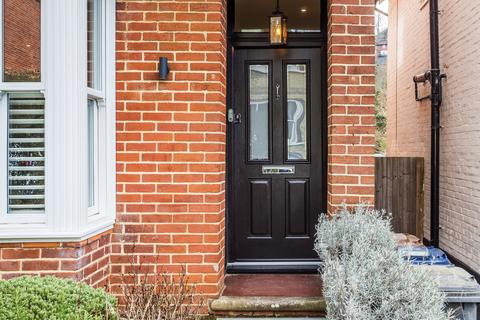 5 Dean Road, Godalming, GU7 2PJ