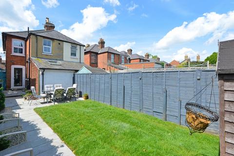 2 Hare Lane, Godalming, GU7 3EE