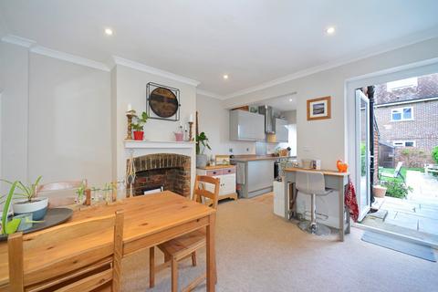 2 Hare Lane, Godalming, GU7 3EE