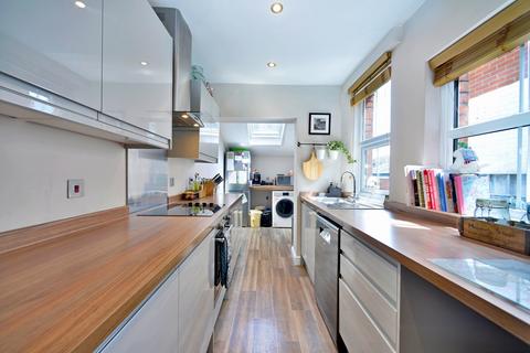 2 Hare Lane, Godalming, GU7 3EE