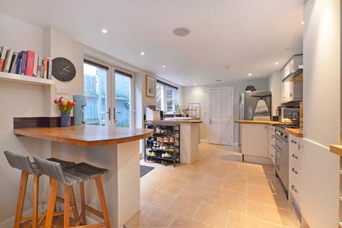 20 Latimer Road, Godalming, GU7 1BW