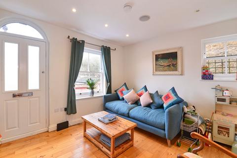 20 Latimer Road, Godalming, GU7 1BW