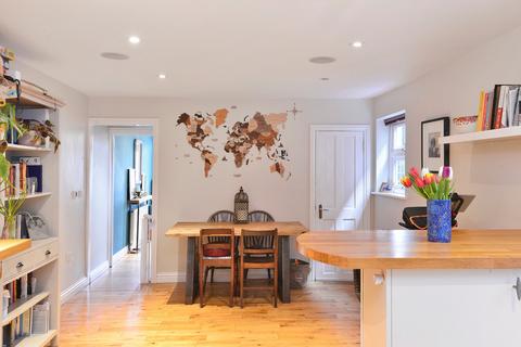 20 Latimer Road, Godalming, GU7 1BW