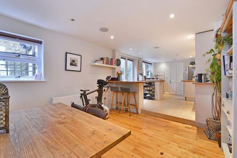 20 Latimer Road, Godalming, GU7 1BW
