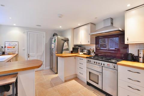 20 Latimer Road, Godalming, GU7 1BW