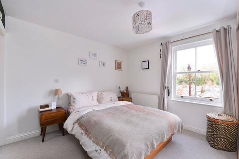 20 Latimer Road, Godalming, GU7 1BW