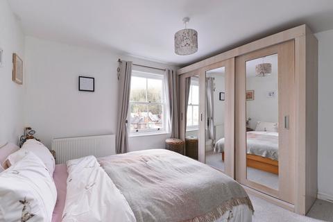20 Latimer Road, Godalming, GU7 1BW