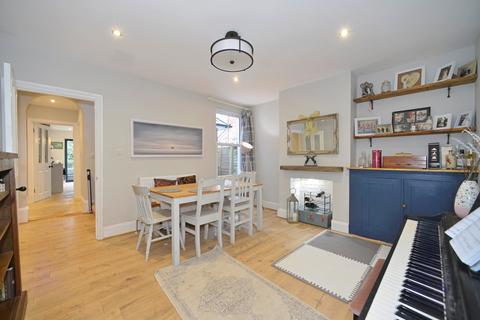 6 Grays Road, Godalming, GU7 3LT