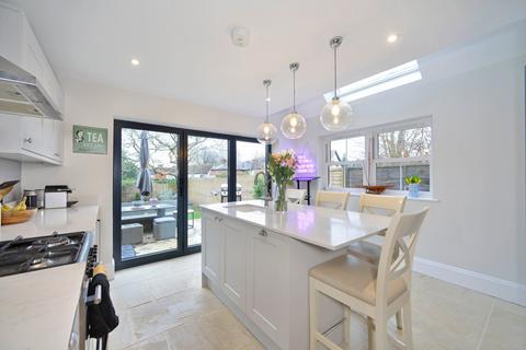 6 Grays Road, Godalming, GU7 3LT