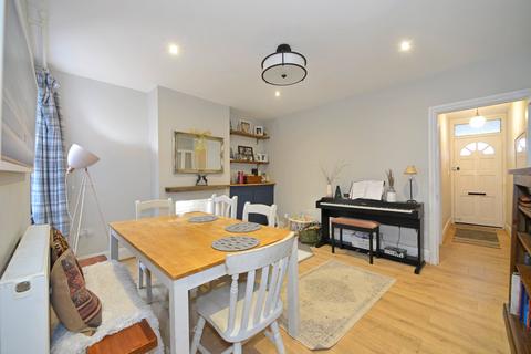 6 Grays Road, Godalming, GU7 3LT