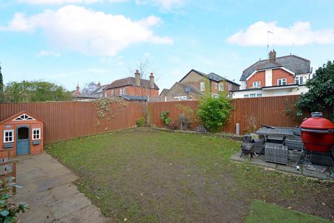 2 Beech Walk, Milford, Godalming, GU8 5FF
