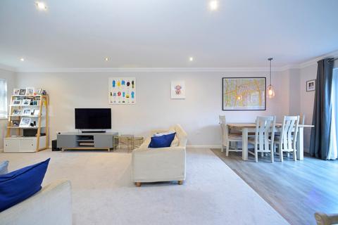 2 Beech Walk, Milford, Godalming, GU8 5FF