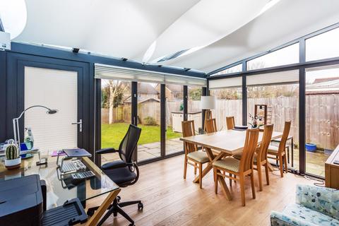 20 Admiral Way, Godalming, GU7 1QN