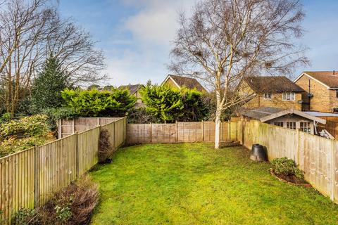20 Admiral Way, Godalming, GU7 1QN