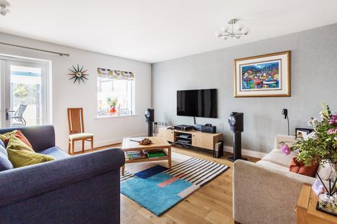 20 Admiral Way, Godalming, GU7 1QN
